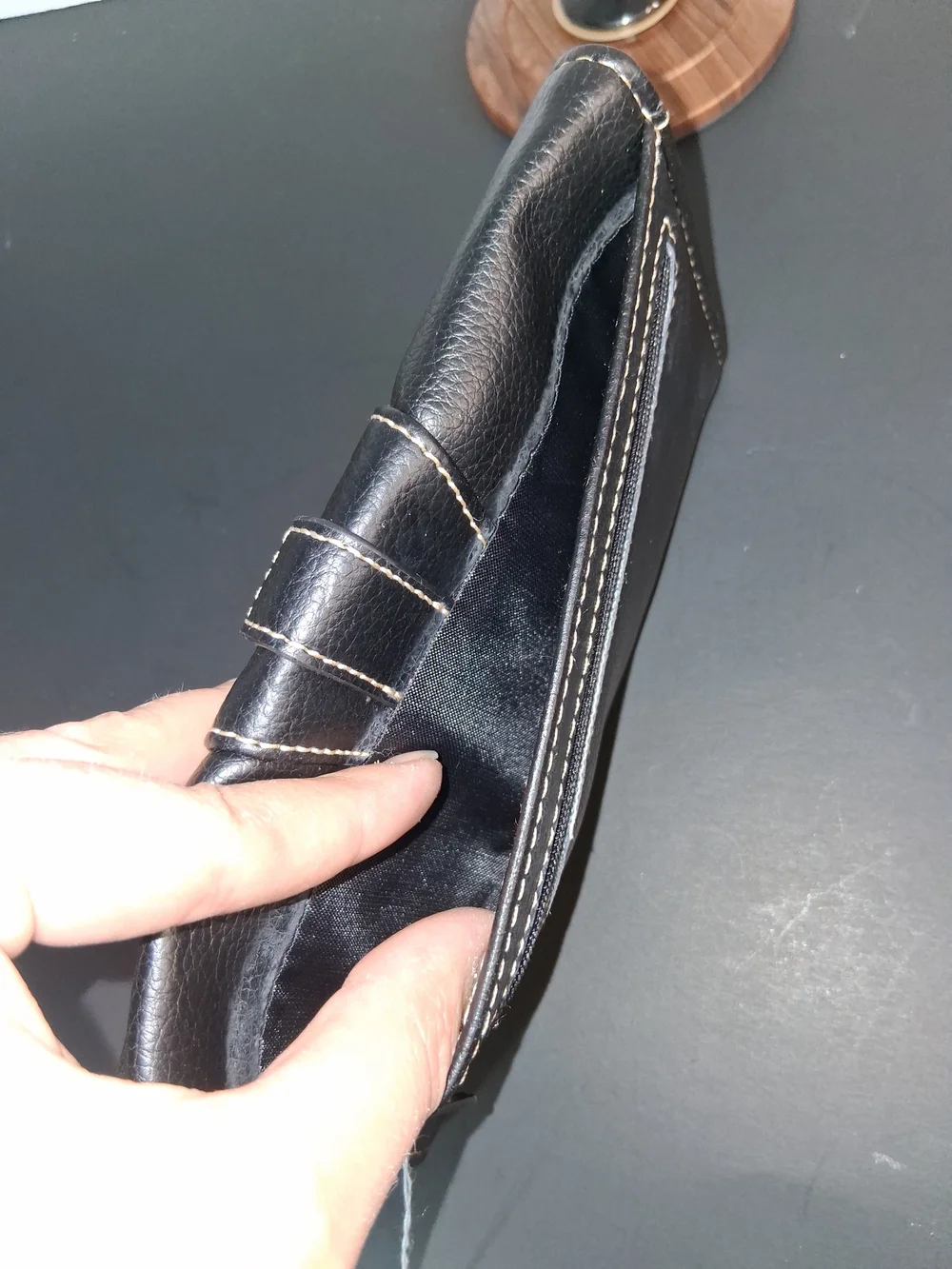 JC Fashion Black Leather Wallet with Contrast Stitching